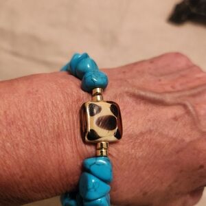 Handmade Turquoise and Glass Leopard Print Strech Beaded Bracelet. NEW